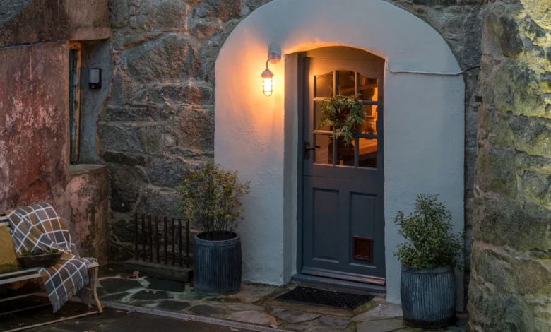 What Wall Lanterns Add to Entryways, Porches and Hallways